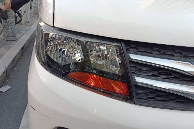 Used JAC Refine M3 2015 Maker Edition 1.6L Luxury Version Right Front Headlight