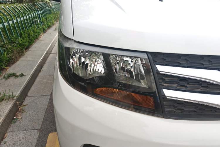 Used JAC Refine M3 2015 Maker Edition 1.6L Luxury Smart Version Right Front Headlight