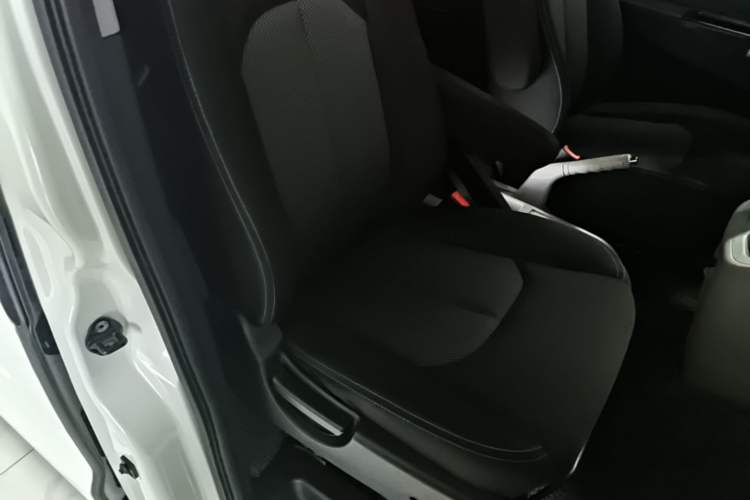 Used JAC Refine M3 2015 Maker Edition 1.6L Luxury Version Right Front Seat