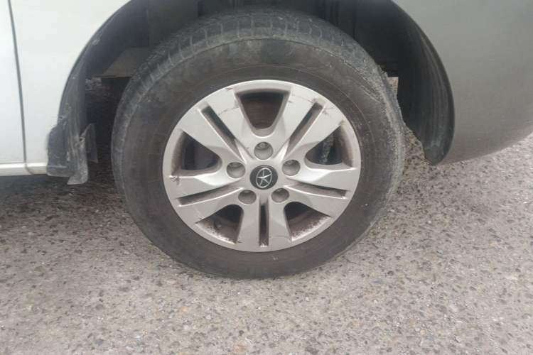 Used JAC Refine M3 2015 Maker Edition 1.6L Luxury Smart Version Right Front Wheel Hub