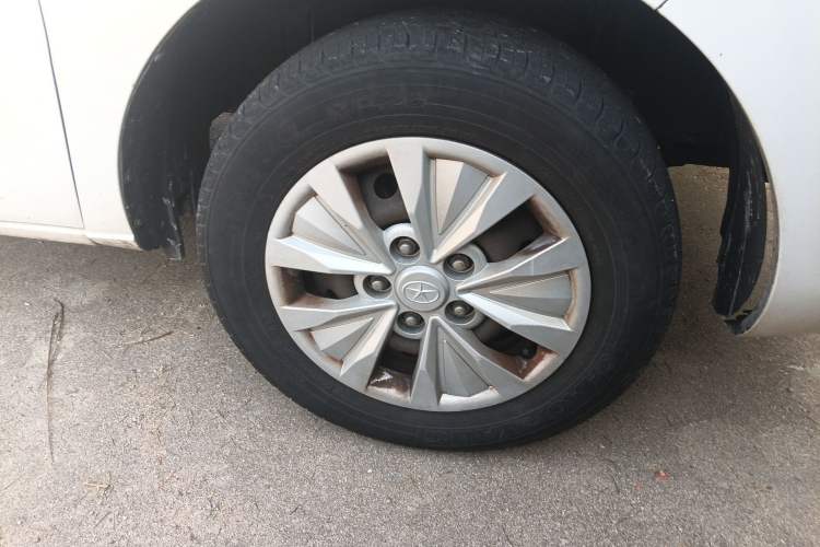 Used JAC Refine M3 2015 Maker Edition 1.6L Luxury Version Right Front Wheel Hub