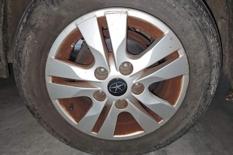 Used JAC Refine M3 2015 Maker Edition 1.6L Luxury Version Right Front Wheel Hub
