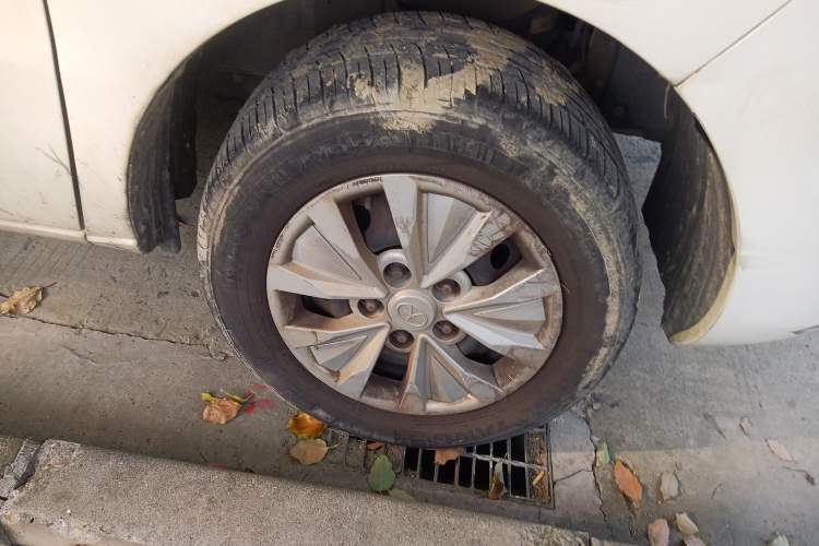 Used JAC Refine M3 2015 Maker Edition 1.6L Luxury Version Right Front Wheel Hub