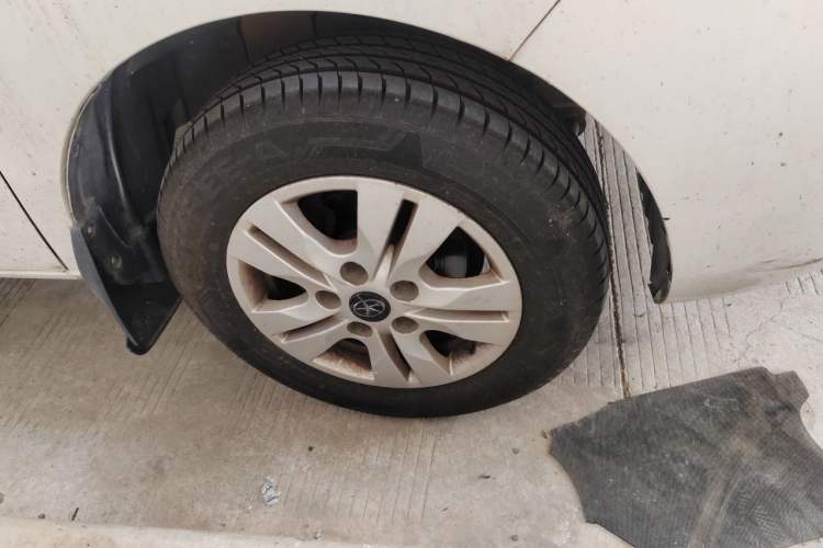 Used JAC Refine M3 2015 Maker Edition 1.6L Luxury Version Right Front Wheel Hub