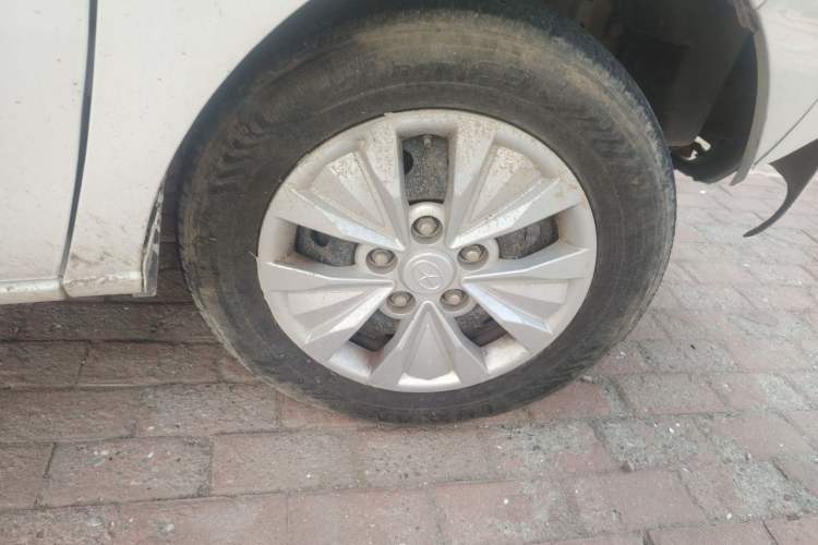 Used JAC Refine M3 2015 Maker Edition 1.6L Luxury Version Right Front Wheel Hub