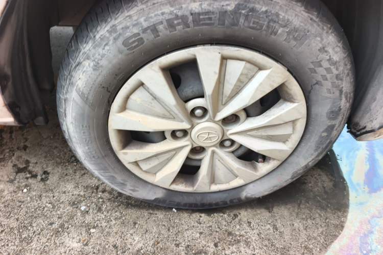 Used JAC Refine M3 2015 Maker Edition 1.6L Luxury Version Right Front Wheel Hub