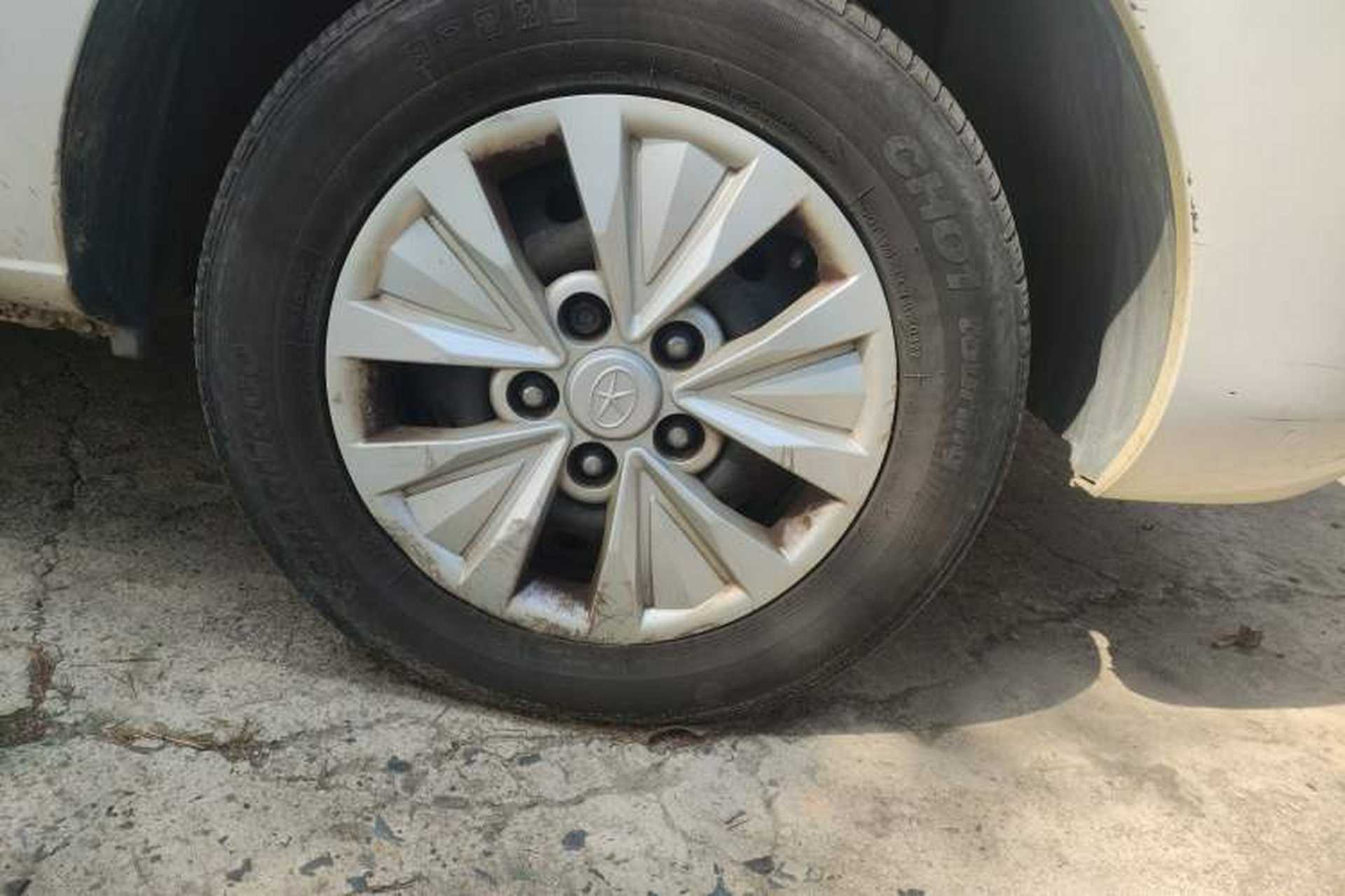 Used JAC Refine M3 2015 Maker Edition 1.6L Luxury Version Right Front Wheel Hub
