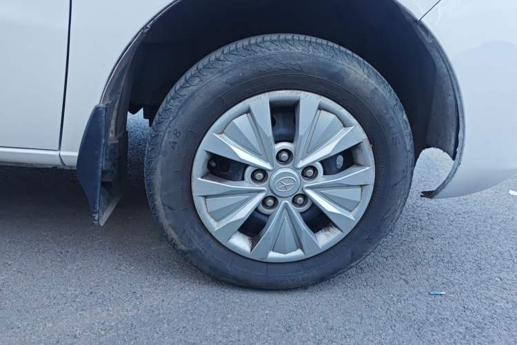 Used JAC Refine M3 2015 Maker Edition 1.6L Luxury Version Right Front Wheel Hub