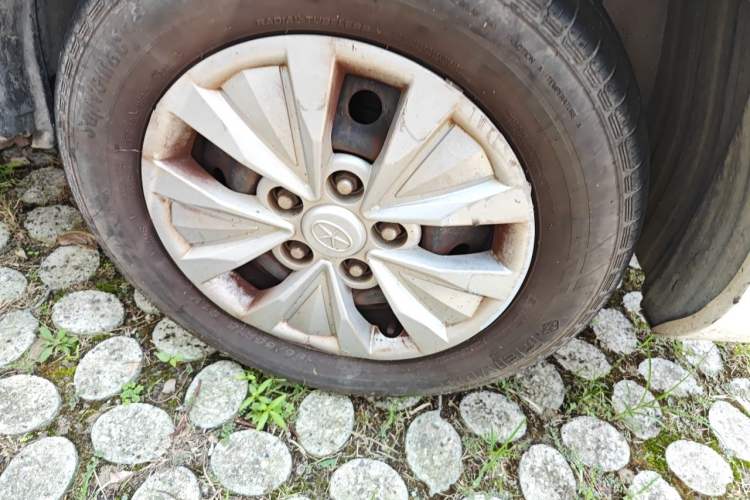 Used JAC Refine M3 2015 Maker Edition 1.6L Luxury Version Right Front Wheel Hub