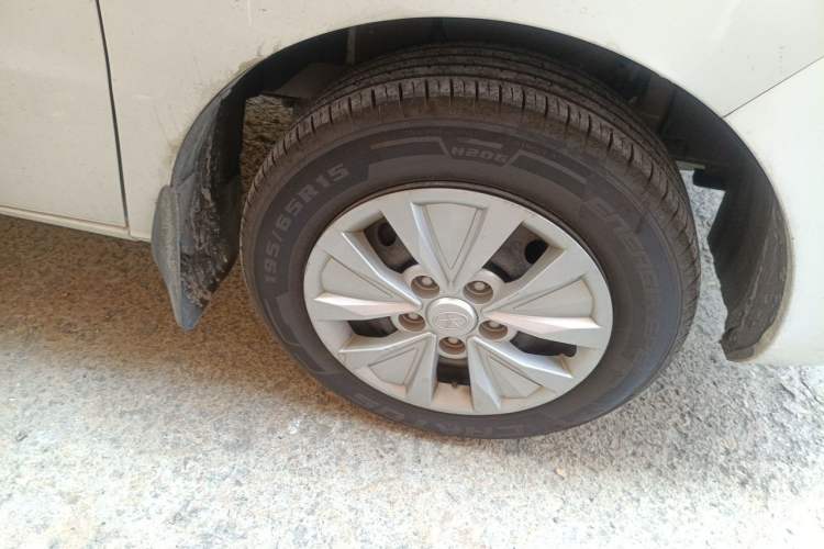 Used JAC Refine M3 2015 Maker Edition 1.6L Luxury Version Right Front Wheel Hub