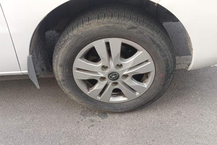 Used JAC Refine M3 2015 Maker Edition 1.6L Luxury Smart Version Right Front Wheel Hub