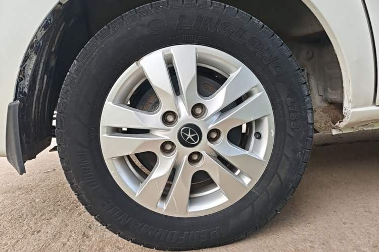 Used JAC Refine M3 2015 Maker Edition 1.6L Luxury Smart Version Right Rear Wheel Hub