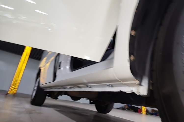 Used JAC Refine M3 2015 Maker Edition 1.6L Luxury Version Right Side Sill
