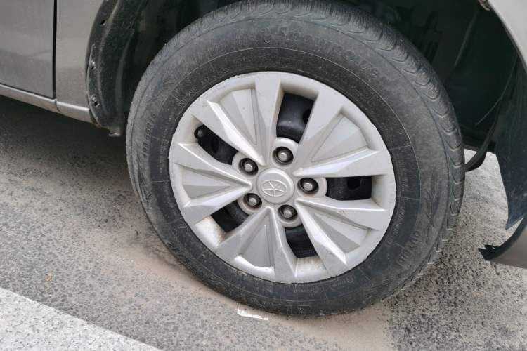Used JAC Refine M3 2015 Maker Edition 1.6L Luxury Version Right Front Wheel Hub