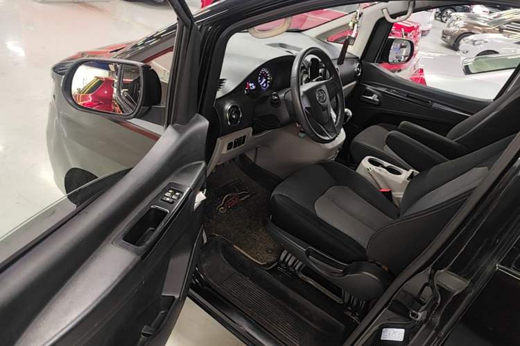 Used JAC Refine M3 2016 IKEA Edition 1.6L Luxury Smart Model Driver Seat