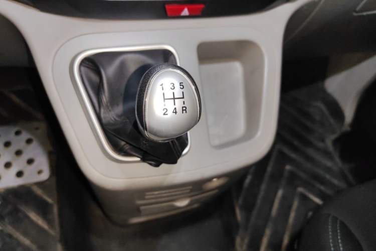 Used JAC Refine M3 2016 IKEA Edition 1.6L Luxury Smart Model Gear Lever
