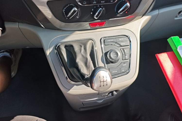 Used JAC Refine M3 2016 IKEA Edition 1.6L Luxury Smart Model Gear Lever