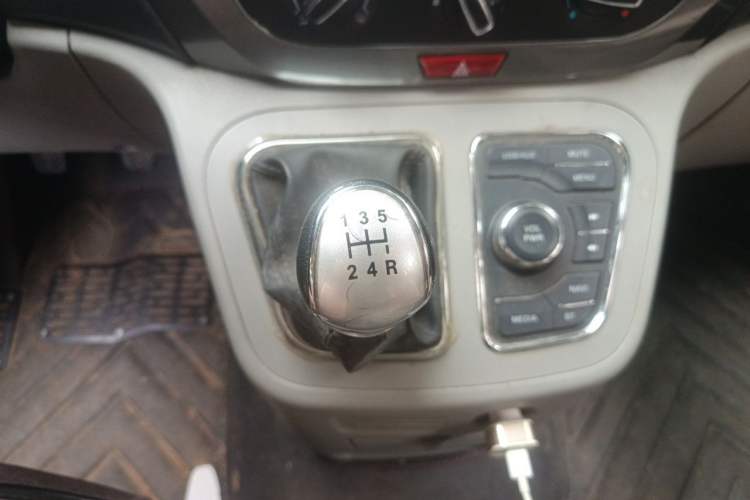 Used JAC Refine M3 2016 IKEA Edition 1.6L Luxury Smart Model Gear Lever