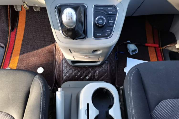 Used JAC Refine M3 2016 IKEA Edition 1.6L Luxury Smart Model Gear Lever