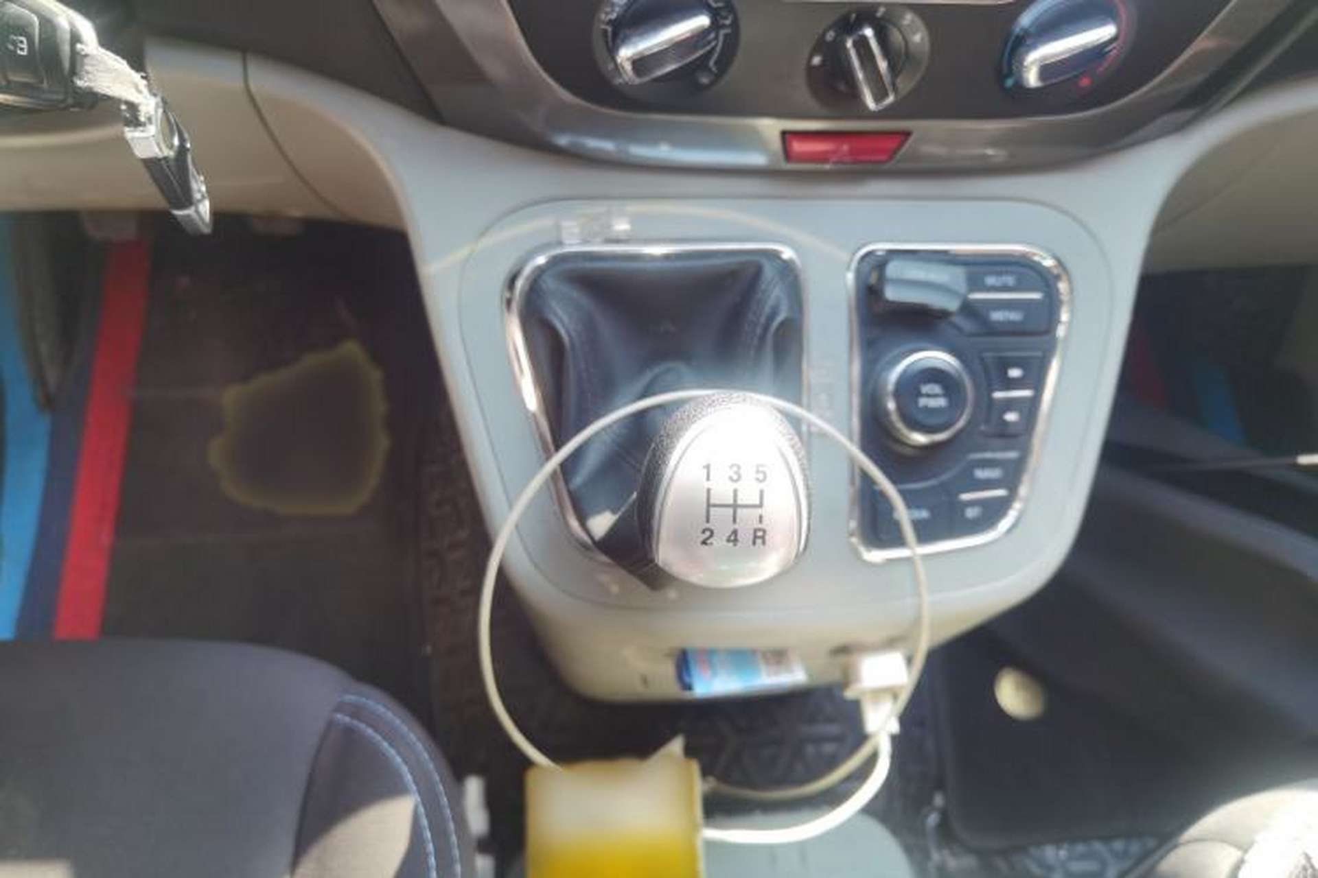 Used JAC Refine M3 2016 IKEA Edition 1.6L Luxury Smart Model Gear Lever