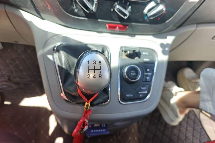 Used JAC Refine M3 2016 IKEA Edition 1.6L Luxury Smart Model Gear Lever
