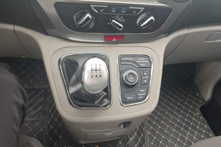 Used JAC Refine M3 2016 IKEA Edition 2.0L Luxury Smart Model Gear Lever