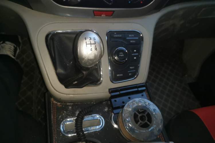 Used JAC Refine M3 2016 IKEA Edition 1.6L Luxury Model Gear Lever