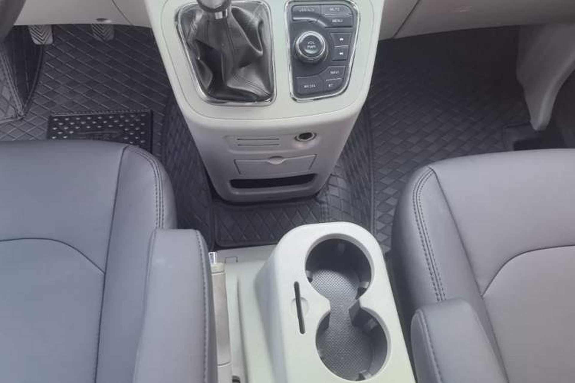 Used JAC Refine M3 2016 IKEA Edition 1.6L Luxury Smart Model Gear Lever