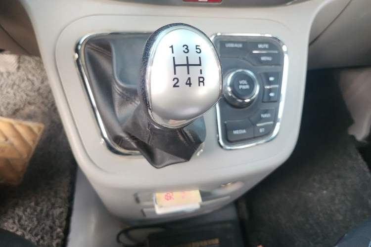 Used JAC Refine M3 2016 IKEA Edition 1.6L Luxury Smart Model Gear Lever