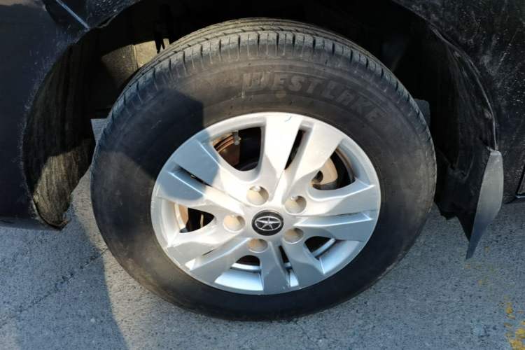 Used JAC Refine M3 2016 IKEA Edition 1.6L Luxury Smart Model Left Front Wheel Hub