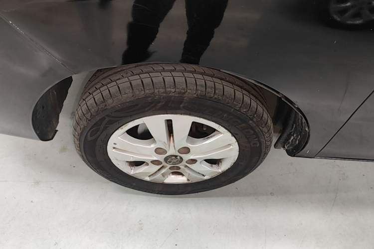 Used JAC Refine M3 2016 IKEA Edition 1.6L Luxury Smart Model Left Front Wheel Hub