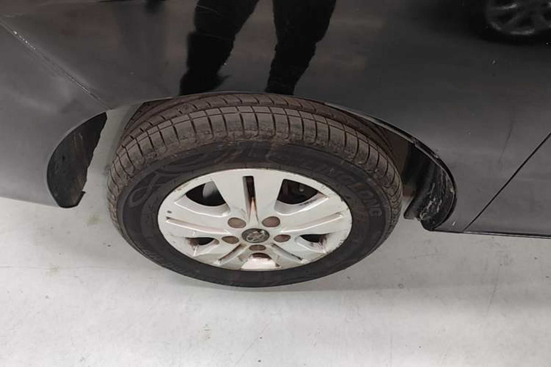 Used JAC Refine M3 2016 IKEA Edition 1.6L Luxury Smart Model Left Front Wheel Hub