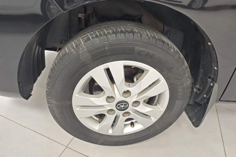 Used JAC Refine M3 2016 IKEA Edition 1.6L Luxury Smart Model Left Front Wheel Hub