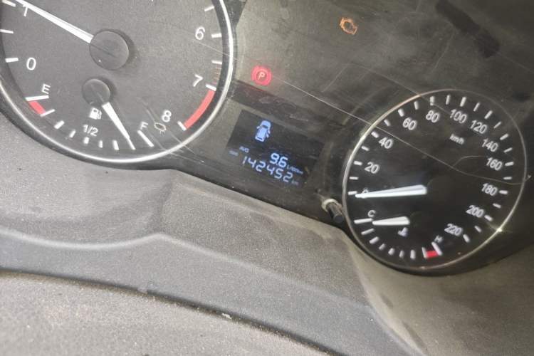 Used JAC Refine M3 2016 IKEA Edition 1.6L Luxury Model Odometer Close Up