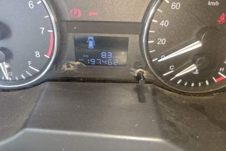 Used JAC Refine M3 2016 IKEA Edition 1.6L Luxury Smart Model Odometer Close Up