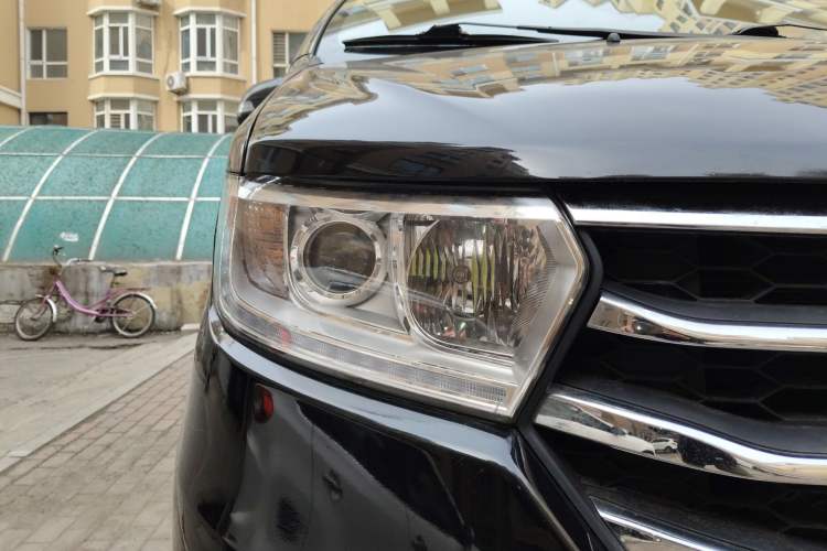 Used JAC Refine M3 2016 IKEA Edition 1.6L Luxury Smart Model Right Front Headlight