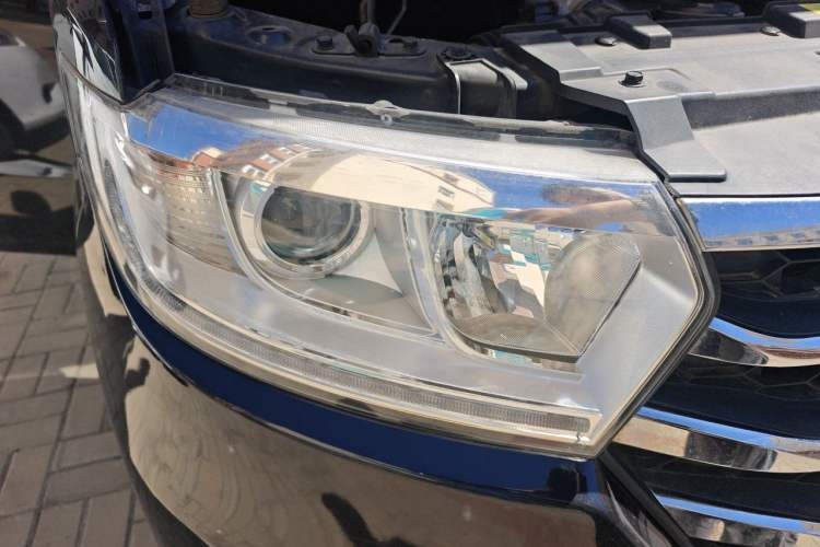 Used JAC Refine M3 2016 IKEA Edition 1.6L Luxury Smart Model Right Front Headlight