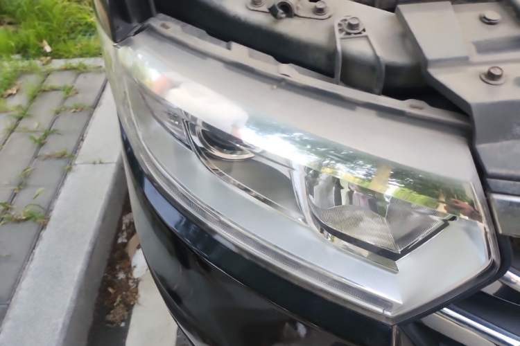 Used JAC Refine M3 2016 IKEA Edition 1.6L Luxury Smart Model Right Front Headlight