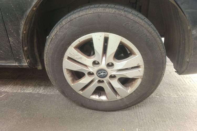 Used JAC Refine M3 2016 IKEA Edition 1.6L Luxury Smart Model Right Front Wheel Hub