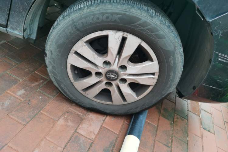 Used JAC Refine M3 2016 IKEA Edition 1.6L Luxury Smart Model Right Front Wheel Hub