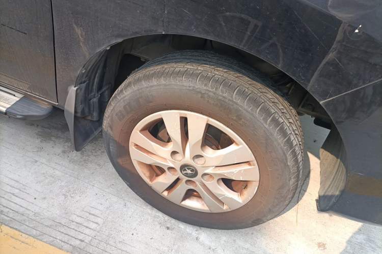Used JAC Refine M3 2016 IKEA Edition 1.6L Luxury Smart Model Right Front Wheel Hub
