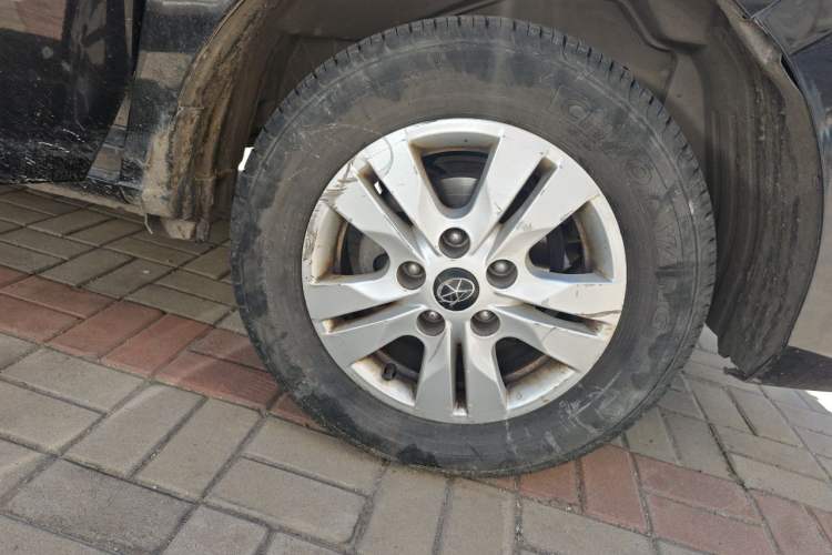 Used JAC Refine M3 2016 IKEA Edition 1.6L Luxury Smart Model Right Front Wheel Hub