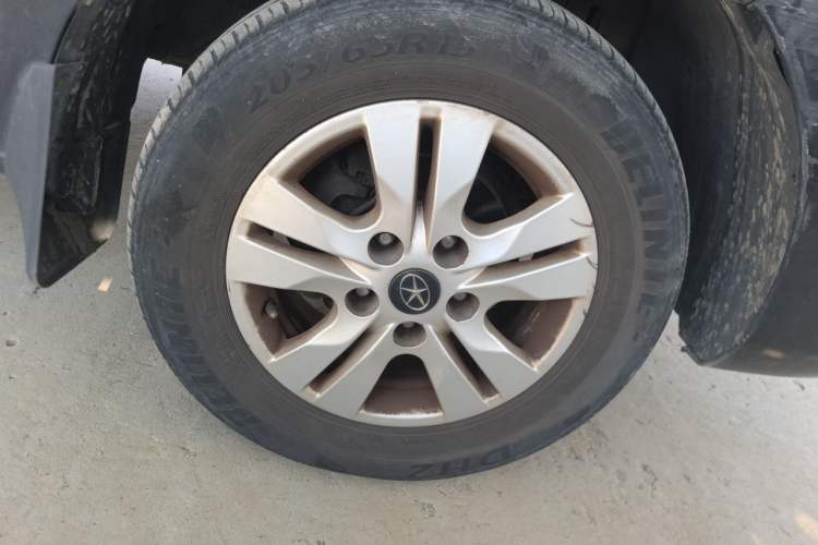Used JAC Refine M3 2016 IKEA Edition 2.0L Luxury Smart Model Right Front Wheel Hub