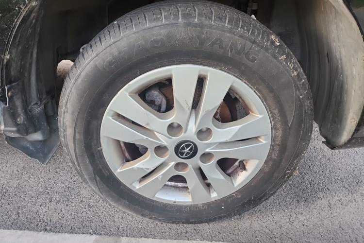 Used JAC Refine M3 2016 IKEA Edition 1.6L Luxury Smart Model Right Front Wheel Hub