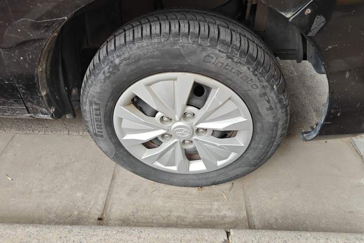 Used JAC Refine M3 2016 IKEA Edition 1.6L Luxury Model Right Front Wheel Hub