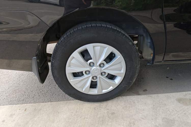 Used JAC Refine M3 2016 IKEA Edition 1.6L Luxury Model Right Rear Wheel Hub