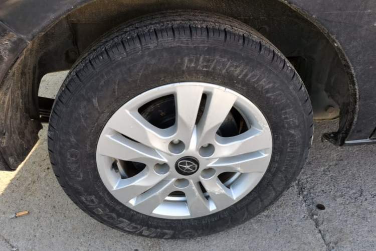 Used JAC Refine M3 2016 IKEA Edition 1.6L Luxury Smart Model Right Rear Wheel Hub