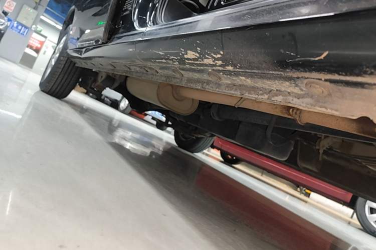 Used JAC Refine M3 2016 IKEA Edition 1.6L Luxury Smart Model Right Side Sill