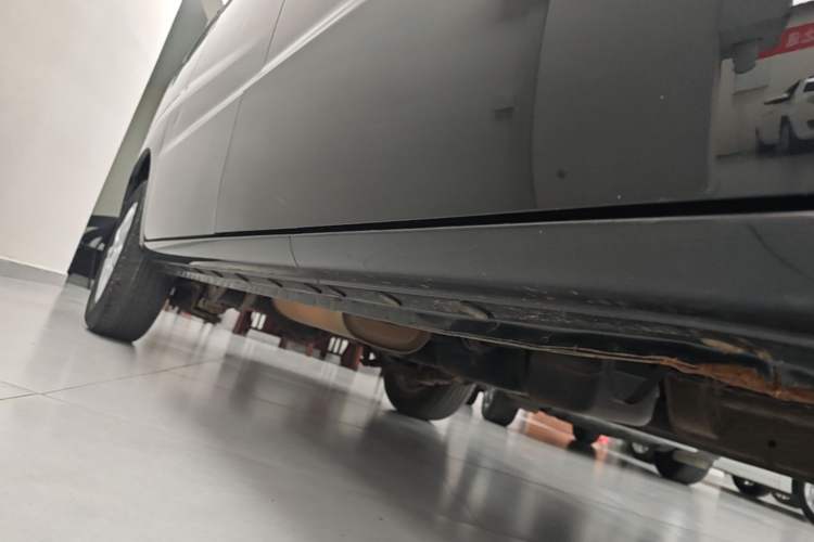 Used JAC Refine M3 2016 IKEA Edition 1.6L Luxury Smart Model Right Side Sill
