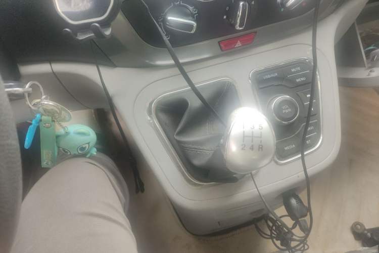 Used JAC Refine M3 2016 IKEA Edition 1.6L Luxury Smart Model Gear Lever